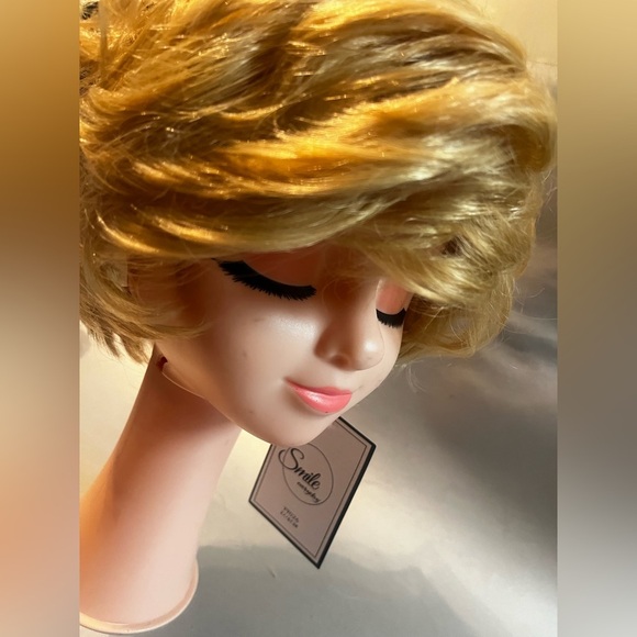 Blonde curly layered Wig 27/613 Full Cap Synthetic Wig - Picture 10 of 13